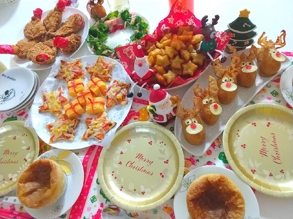 クリスマス夕食✨🎄✨
トナカイおいなりさん
もちもち星ポテト🌟
星型ピザパン&卵焼きプレゼント🎁
リースサラダ
パイシチュー
チキン🍗